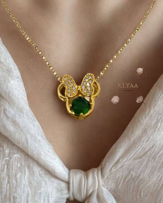 Emerald Muse Minnie chain worn on neckline, anti-tarnish gold finish – KLYAA