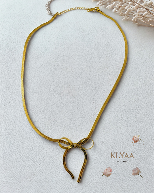 Golden bow tie chain necklace with adjustable clasp – elegant minimalist jewellery by KLYAA